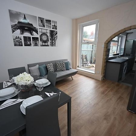 Отель Kunda House Galton Bridge Бирмингем Экстерьер фото