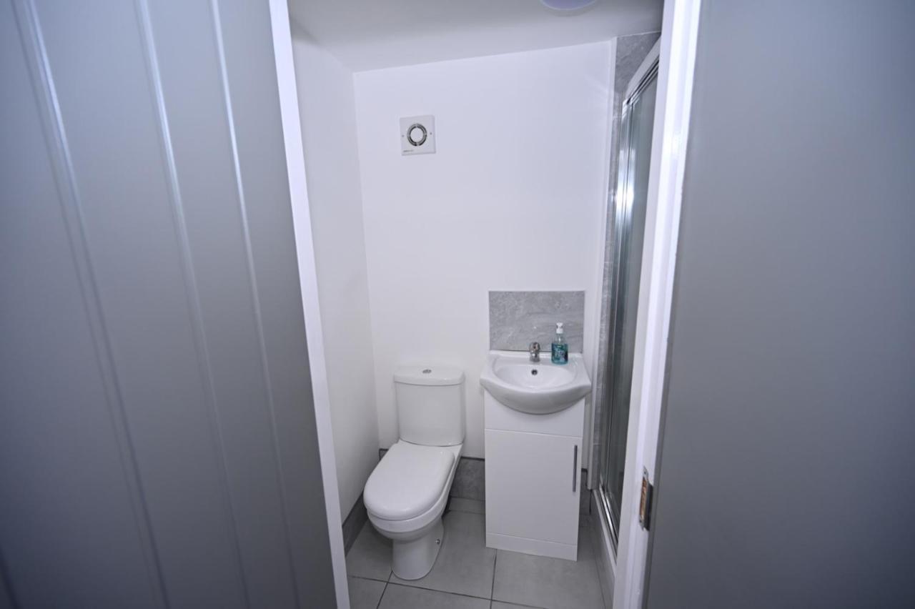 Отель Kunda House Galton Bridge Бирмингем Экстерьер фото