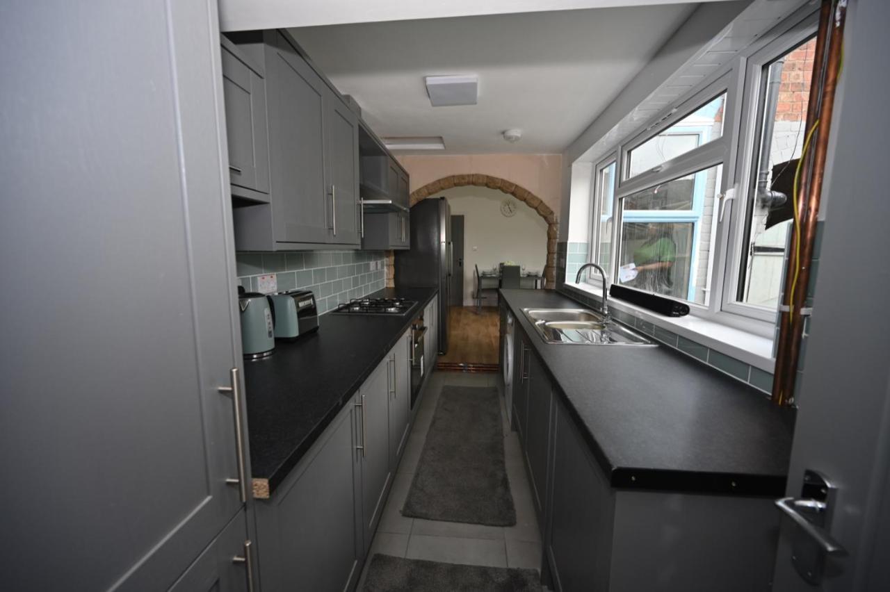 Отель Kunda House Galton Bridge Бирмингем Экстерьер фото